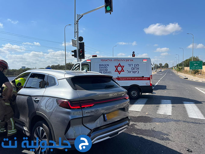 5 اصابات احداهما خطيرة بحادث طرق على شارع 444 - مفرق جلجولية 